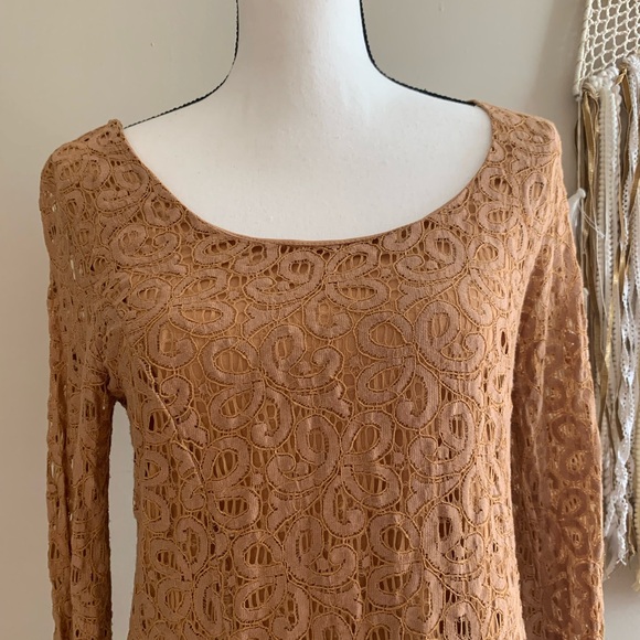 Long sleeve boutique dress tan with lace size large EUC - Picture 2 of 6